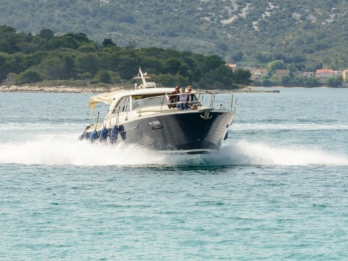 Adriana 44 hajóbérlés,  yacht bérlés,  Horvátország hajóbérlés,  Adriai tenger