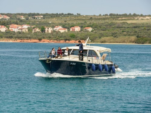 Adriana 44 hajó bérlés Horvátországban,  Horvátország,  luxusnyaralás,  Horvátország hajóbérlés