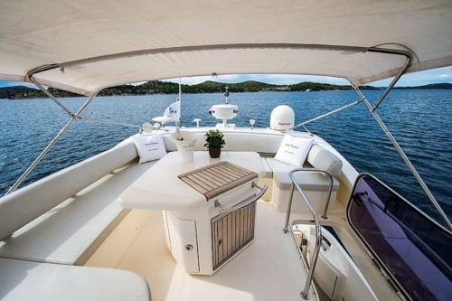 Azimut 47 hajó bérlés Horvátországban,  luxusnyaralás,  yacht bérlés,  Adriai tenger