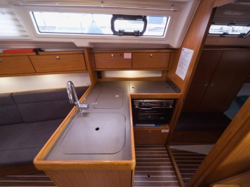 Bavaria Cruiser 33 vitorlás ,  luxusnyaralás,  yacht bérlés,  Adriai tenger