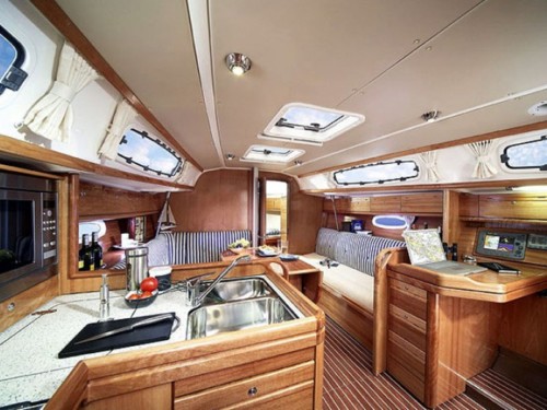 Bavaria Cruiser 34 luxusnyaralás,  hajóbérlés Adria,  vitorlás bérlés,  Adriai tenger