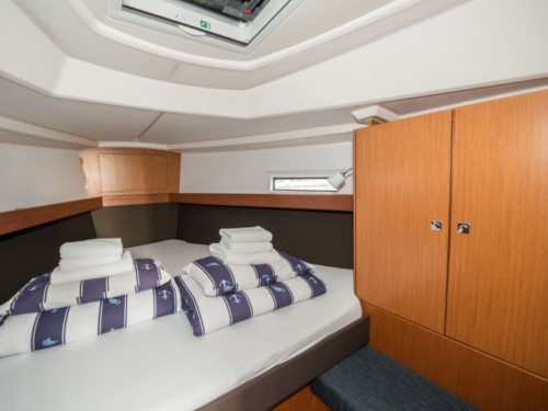 Bavaria Cruiser 37 vitorlás ,  luxusnyaralás,  yacht bérlés,  Adriai tenger