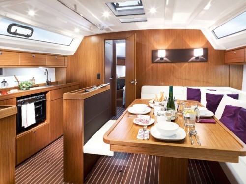 Bavaria Cruiser 46 vitorlás bérlés,  luxusnyaralás,  yacht bérlés,  hajóbérlés Adria