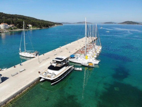MY 44 hajó bérlés,  hajóbérlés az Adrián,  yacht bérlés,  hajóbérlés Horvátország