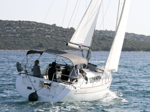 Oceanis 34 vitorlás ,  hajóbérlés az Adrián,  yacht bérlés,  hajóbérlés Horvátország