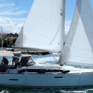 Sun Odyssey 389 vitorlás bérlés az Adrián,  yacht bérlés,  hajóbérlés Adria,  Adriai tenger