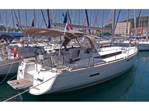 Sun Odyssey 439 vitorlás bérlés,  vitorlás bérlés Horvátországban,  luxusnyaralás,  yacht bérlés